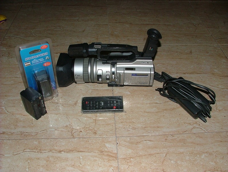 كاميرا سوني VX2000E و بحالة ممتازة, الضفة » طولكرم